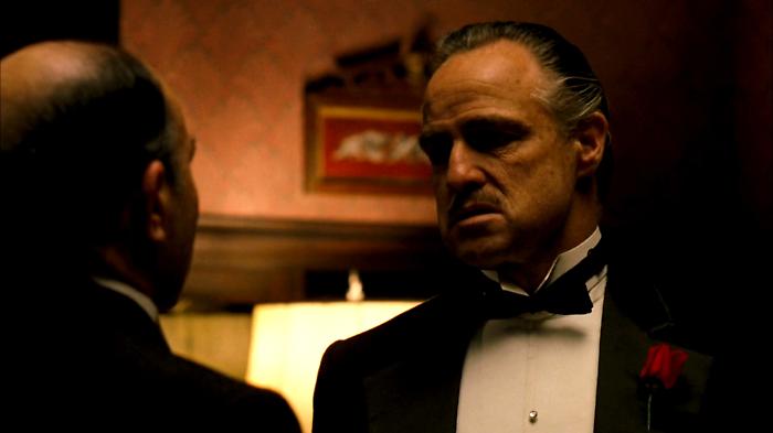 Il Padrino, un film che ha fatto la storia: stasera 7 agosto la storia di Don Vito Corleone. Marlon Brando  e Al Pacino leggendari