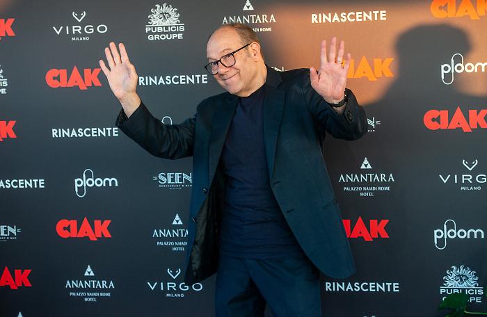 Viaggi di nozze stasera 8 agosto, Carlo Verdone mattatore e tre storie tutte da ridere: trama e cast