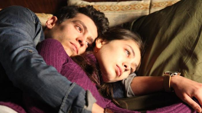 Memories stasera 8 agosto: un viaggio emozionale sospeso tra rimpianti e speranze. Cast e trama