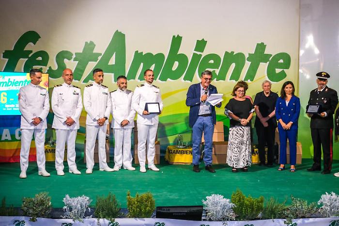 Guardia costiera e carabinieri forestali premiati a Festambiente