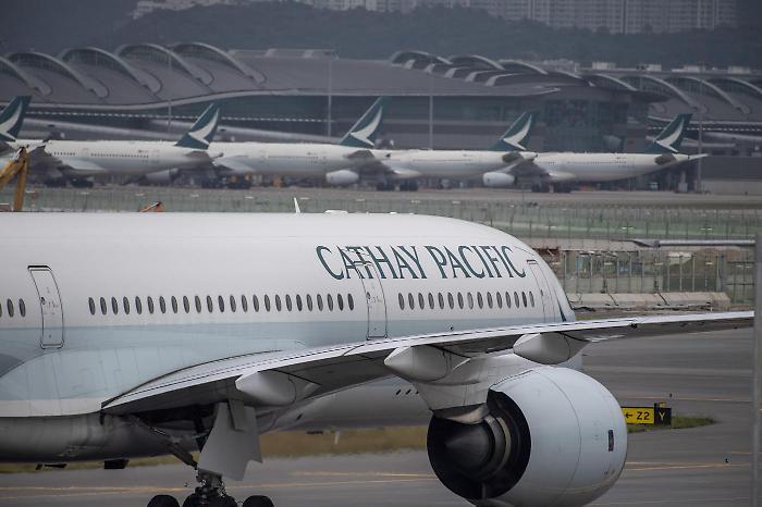 Passeggeri bloccati in aereo 28 ore per colpa di una tempesta