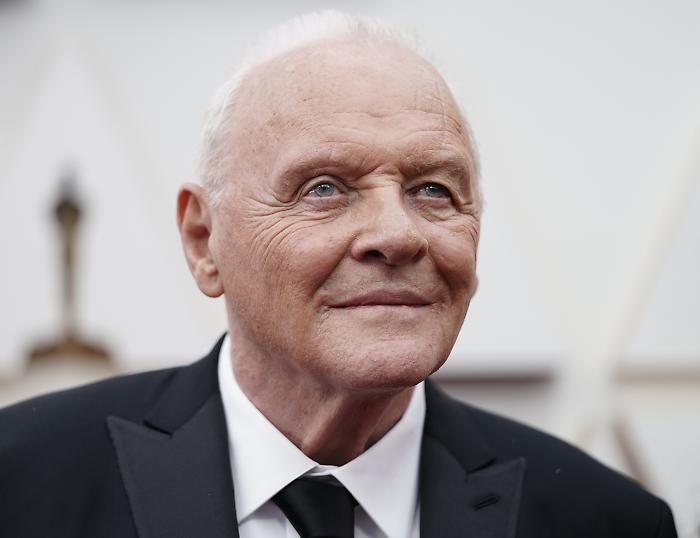 Quel che resta del giorno:  un capolavoro drammatico sospeso tra eleganza e rimpianto. Trama e cast del film di stasera 16 agosto