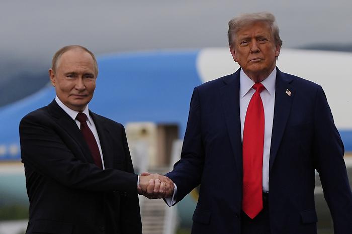 Incontro Trump-Putin, Alessandro Orsini graffia: "Sconfitta colossale per l'Occidente"