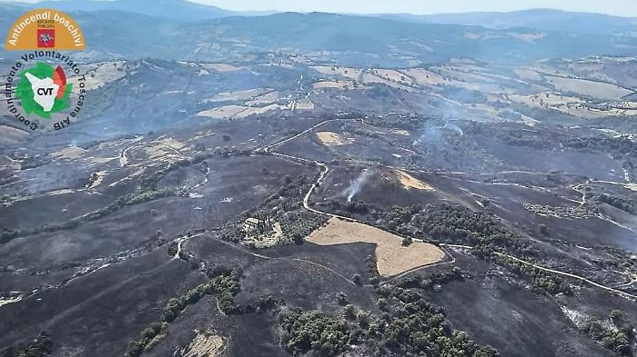 Passata l'emergenza, é caccia ai piromani: più punti d'innesco del maxi-rogo che ha devastato Cana
