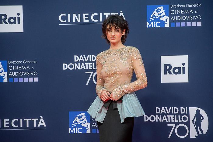 La bambina che non voleva cantare stasera 18 agosto: nella Toscana degli anni Sessanta la voce meravigliosa di una bambina. Trama e cast