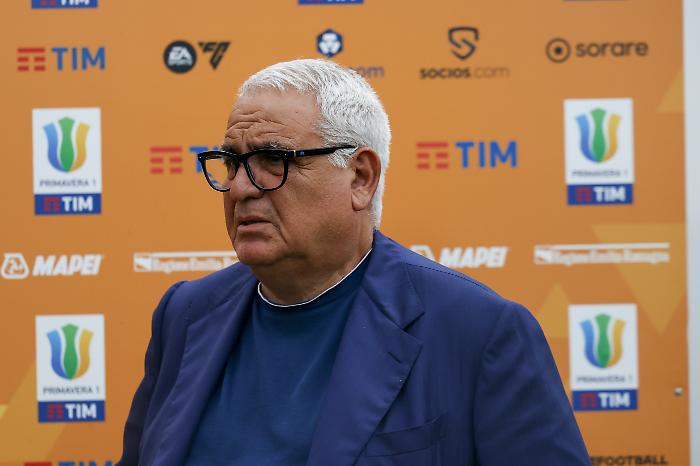 Pantaleo Oronzo Corvino, l'uomo dei miracoli: con 9 cessioni ha garantito al Lecce 147 milioni. Storia di un mago del calcio