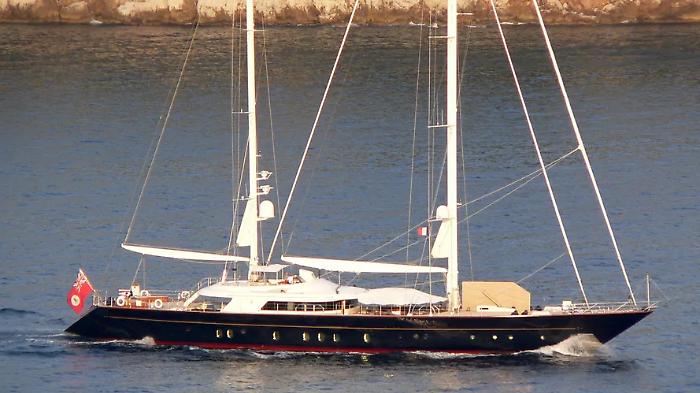 "La Luna" spunta all'Argentario: è il mega yacht a vela di 53 metri 