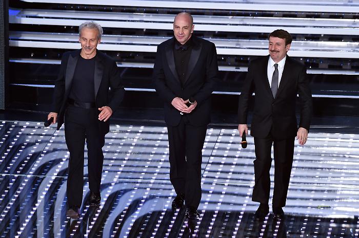 Il cosmo sul comò: la commedia surreale di Aldo, Giovanni e Giacomo stasera 24 agosto. Trama e curiosità