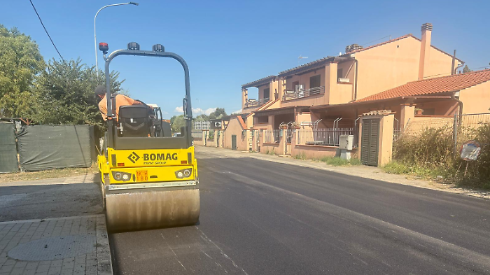 Occhio alla velocità nella frazione: zona 30, dissuasori, nuovo asfalto e segnaletica 