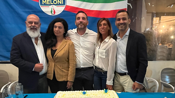 In duecento nel Golfo alla presentazione del candidato Tomasi: "Chi ha governato la Toscana ha abbandonato la costa"