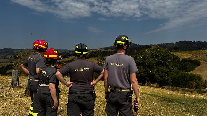 Rischio incendi, prorogato il divieto di accendere fuochi: a settembre torna il caldo