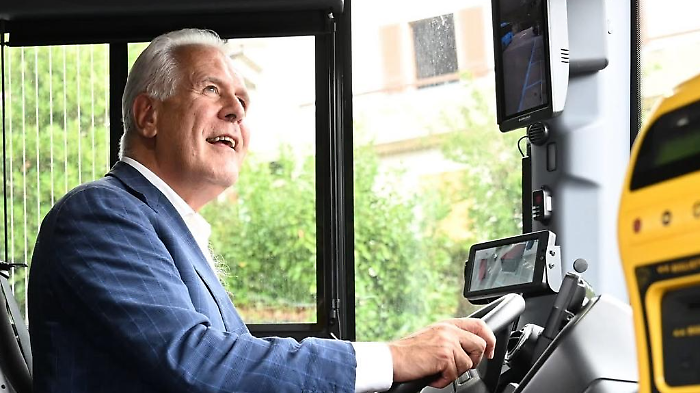 Eugenio Giani e il nuovo autobus elettrico