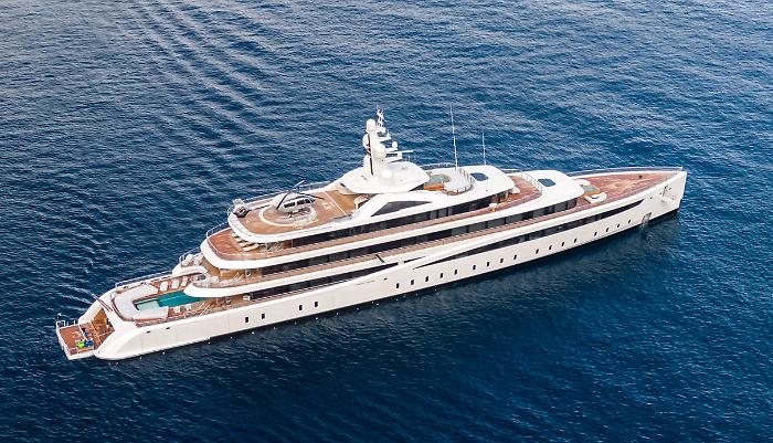 Doppio avvistamento: il "Viva" del Re dei casinò e il "Wayfinder" di Bill Gates