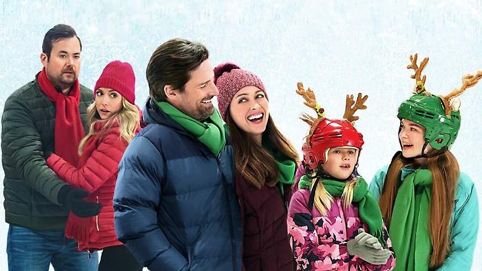 Natale a sorpresa stasera 2 settembre: una commedia romantica con clima di vacanza. Cast e trama