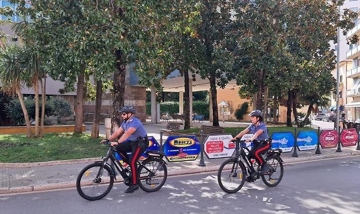 I carabinieri salgono in sella: pattuglie in bicicletta per parchi e pinete