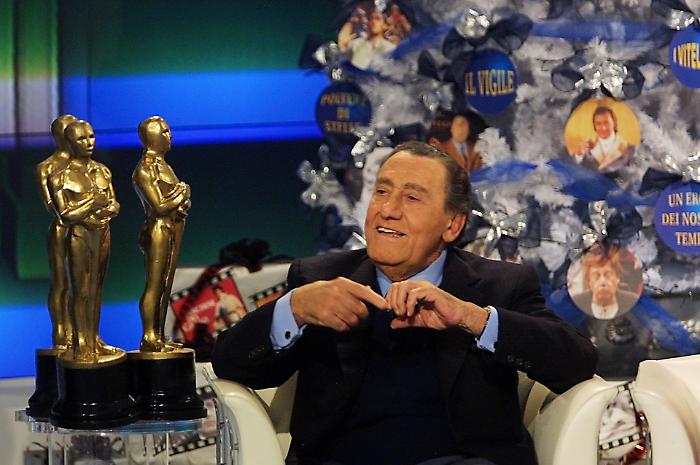 Alberto Sordi, orgoglio italiano: carriera, vita e curiosità del grande attore. Il funerale con 250mila persone