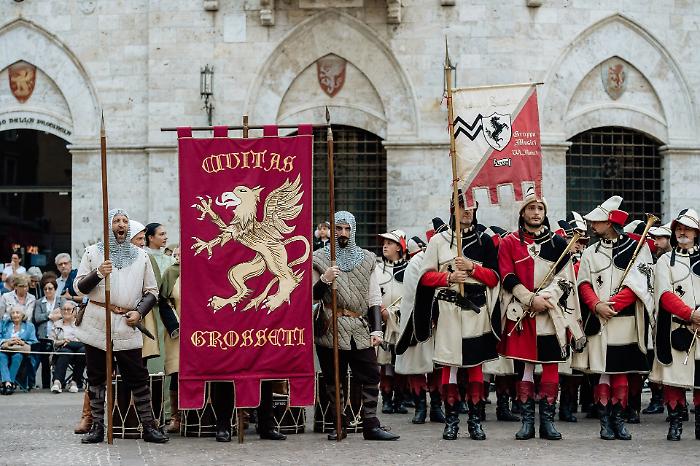 Due giorni a spasso nel Medioevo, sulle orme del Grifone: 500 figuranti, cortei e spettacoli