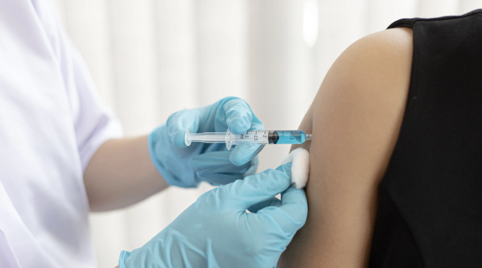 Influenza e Covid, via alle vaccinazioni: si parte l'1 ottobre 