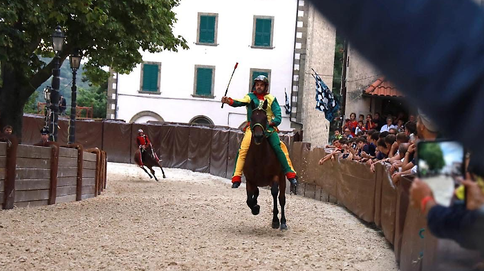 Il fantino Antonio Siri e il cavallo Benito Baio