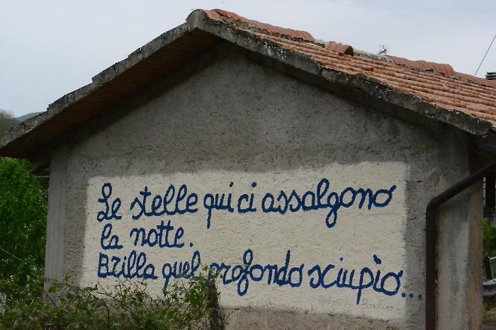 La Festa della poesia a Salaiola, il borgo dove i versi sono scritti anche sui muri