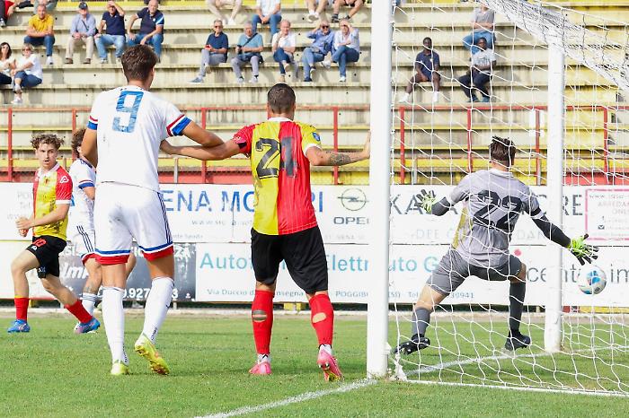 Calcio Serie D, ancora Follonica Gavorrano: blitz a Poggibonsi