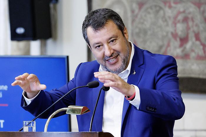 Dritto e Rovescio stasera 18 settembre in tv: intervista a Matteo Salvini, privacy, siti sessisti e tanto altro. Le anticipazioni