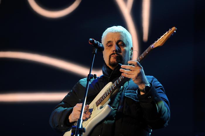 Pino Daniele, il cantore di Napoli che ha fatto sognare l'Italia intera. La carriera, la morte improvvisa, il tributo della sua gente e l'eredità senza tempo