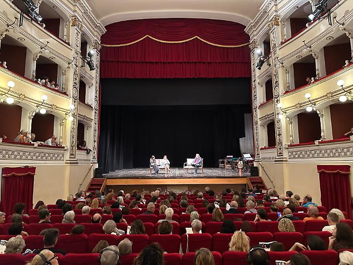 La nuova stagione teatrale: in scena Malika Ayane, Vinicio Marchioni, Vanessa Gravina, Massimo Ghini, Nancy Brilli, Emilio Solfrizzi e Elio