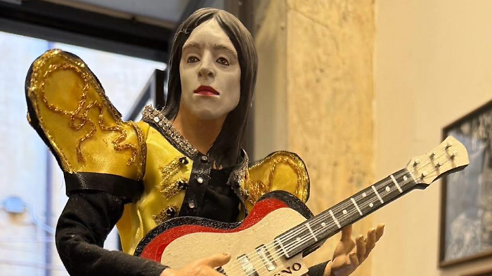 La statuina di Lucio Corsi 