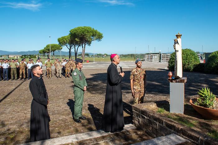 La visita del vescovo Bernardino al 4° Stormo dell'Aeronautica militare – TUTTE LE FOTO