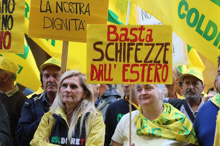 Coldiretti Grosseto in piazza: "Basta ai trafficanti di grano"