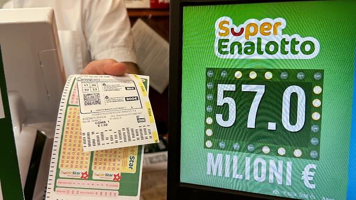 Lotto e Superenalotto, le estrazioni di oggi sabato 27 settembre. Tutti i numeri vincenti, jackpot a quota 57 milioni