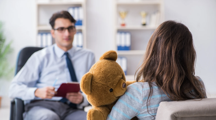 Emergenza neuropsichiatria infantile, la rabbia delle famiglie: "Mancano i medici, diritti negati ai bambini fragili"