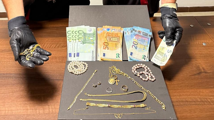 I carabinieri recuperano i beni di una coppia di anziani