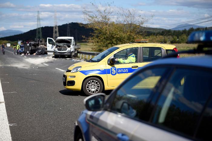 Aurelia, Maremma in rivolta: venerd&igrave; il corteo lumaca a Capalbio per salvare la Tirrenica. Mozione del Pd in consiglio regionale