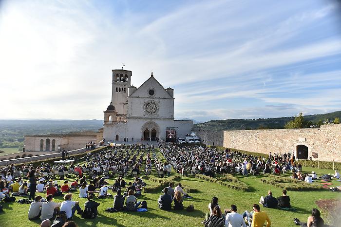 Le spoglie di Francesco esposte al pubblico: ecco come fare per vederle 