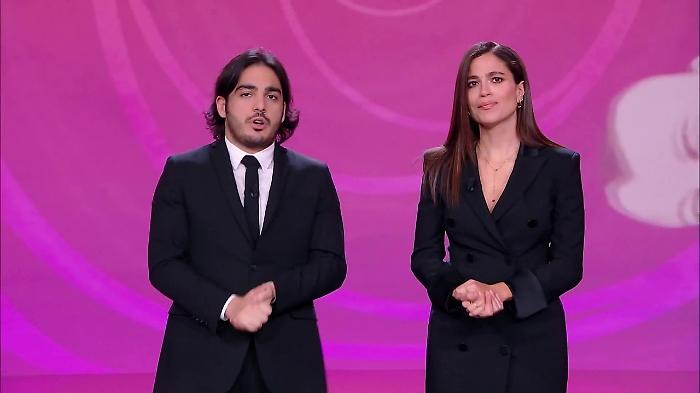Le Iene stasera 5 ottobre su Italia 1: mistero Murgia, truffa taxi Emanuela Maccarani e rivelazioni choc in diretta. Tutte le anticipazioni