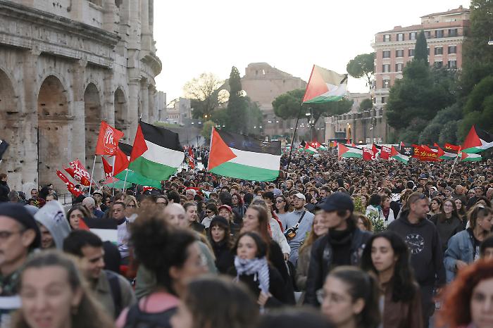 Fuori dal Coro stasera 5 ottobre su Rete 4: la ribellione di Dihia, i santoni social e le proteste per la Palestina. Tutte le anticipazioni