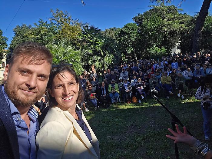 Folla per Elly Schlein sulle Mura: "Ecco la nostra idea di Toscana"