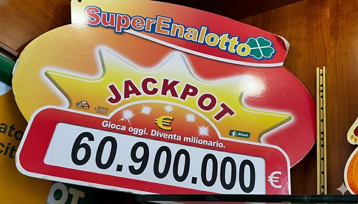 Lotto e Superenalotto, le estrazioni di oggi martedì 7 ottobre: i numeri vincenti. Montepremi da 60, 9 milioni