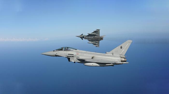 Aereo perde contatto radio, si alzano in volo gli Eurofighter del 4° Stormo di Grosseto: scramble con boom sonico avvertito nel Centro-Nord