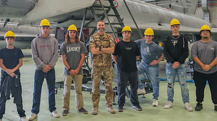 Gli studenti del Manetti-Porciatti alla base del 4° Stormo