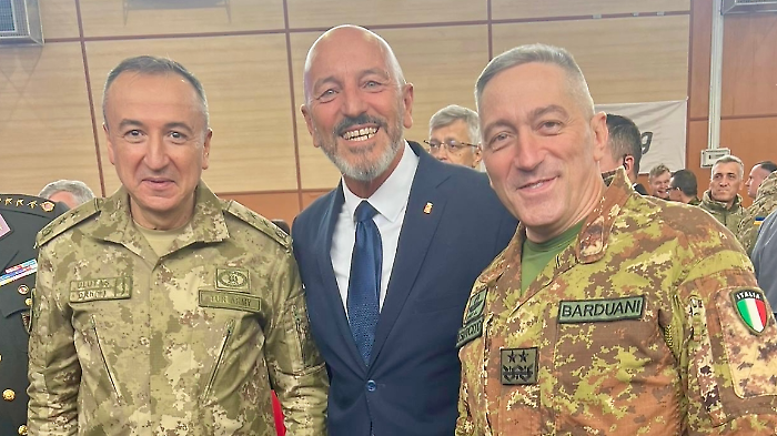 Dalla Maremma al Kosovo: Turbanti a Pristina per il passaggio di consegne del generale grossetano Barduani