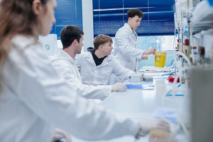 Lavorare come tecnici esperti nella chimica verde, il corso gratuito: come partecipare