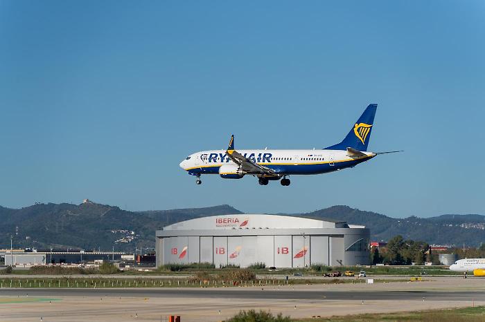 Fumo in cabina, evacuato aereo consegnato da 12 giorni. La maledizione del Boeing 737 MAX continua