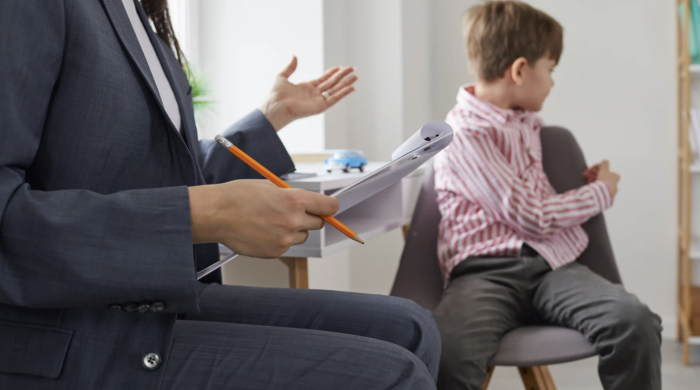 Emergenza neuropsichiatri per i bambini: l'unico specialista si dimette, la rabbia delle famiglie
