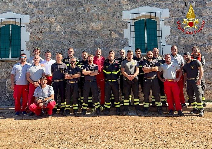 I Vigili del fuoco che hanno partecipato ai corsi per soccorritori acquatici