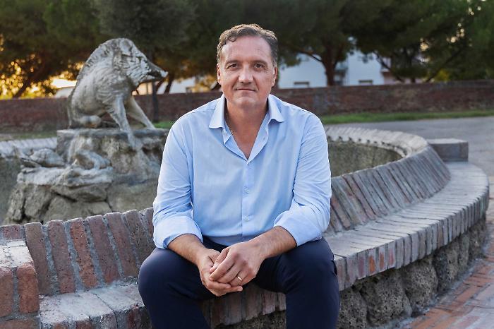 Marras lancia il "campo larghissimo" per le Amministrative 2027