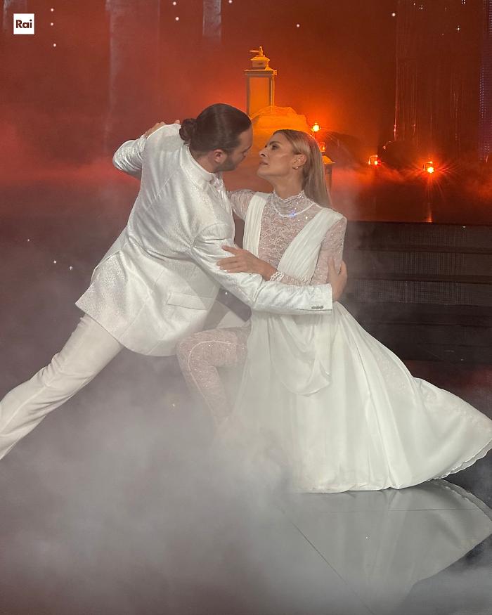 Ballando con le Stelle stasera 18 ottobre, Renato Zero ballerino per una puntata speciale. Tutte le anticipazioni
