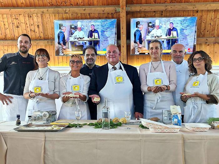 La cooking lesson sul tortello maremmano